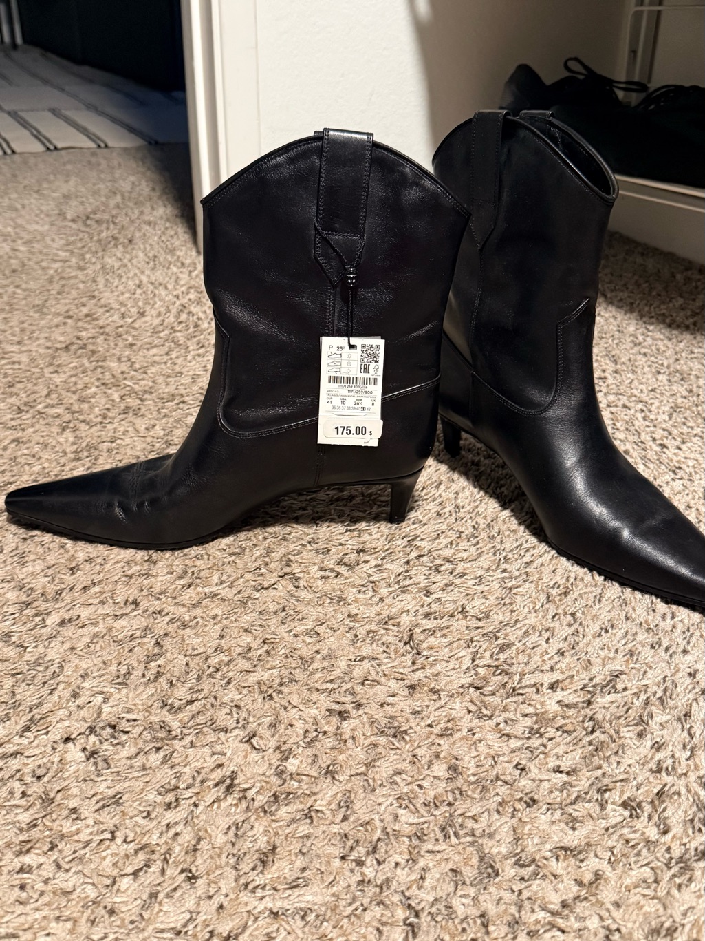 Massimo Dutti Black Pointed Kitten-Heel Ankle Boots — image 2 of 8